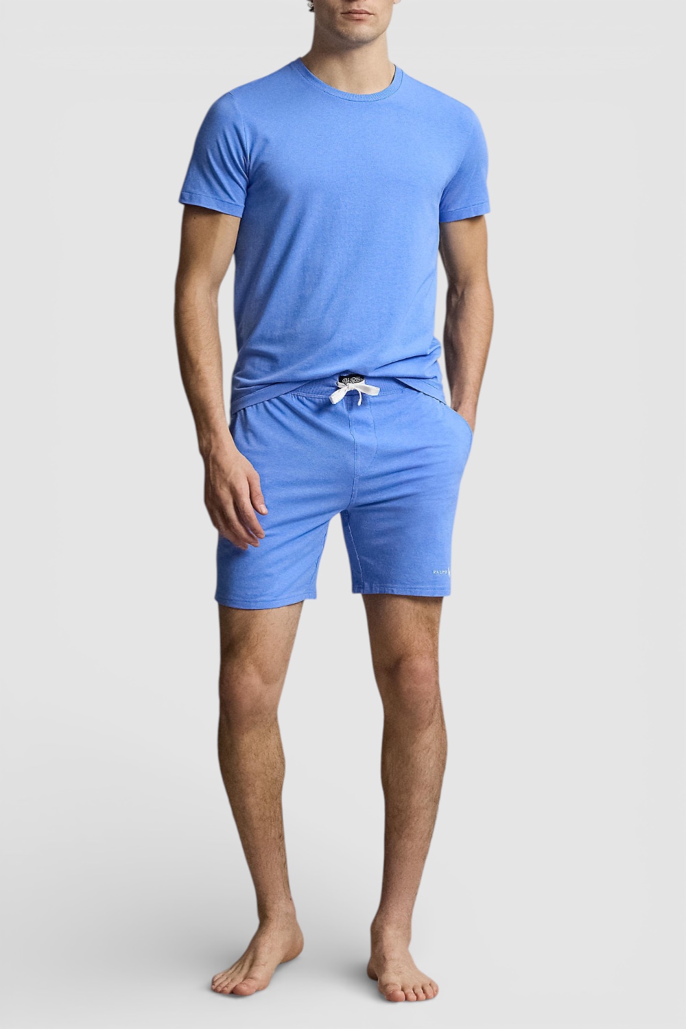 תמונת כל הלוק של חולצת פולו